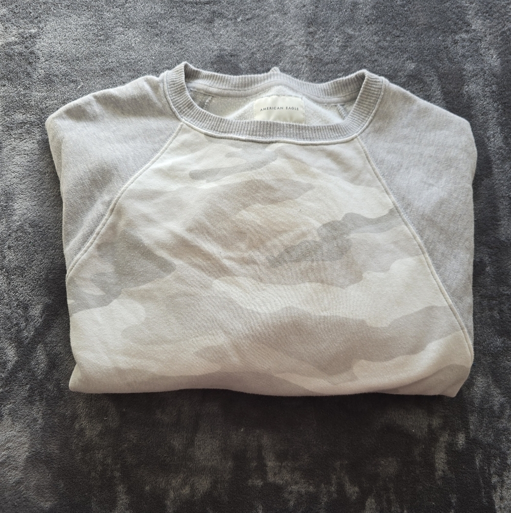 American Eagle Cropped White Camo Crew Neck Size Small
